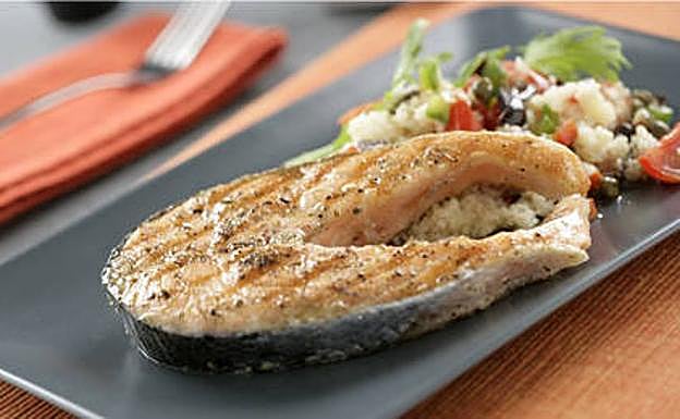 Salmón y tabulé para sorprender a los amigos en la cena de San Juan 