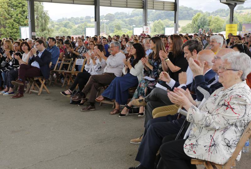 El histórico líder vecinal Óscar Piñera recogió la insignia de oro con el recuerdo «de todos los que creyeron que otra sociedad era posible»