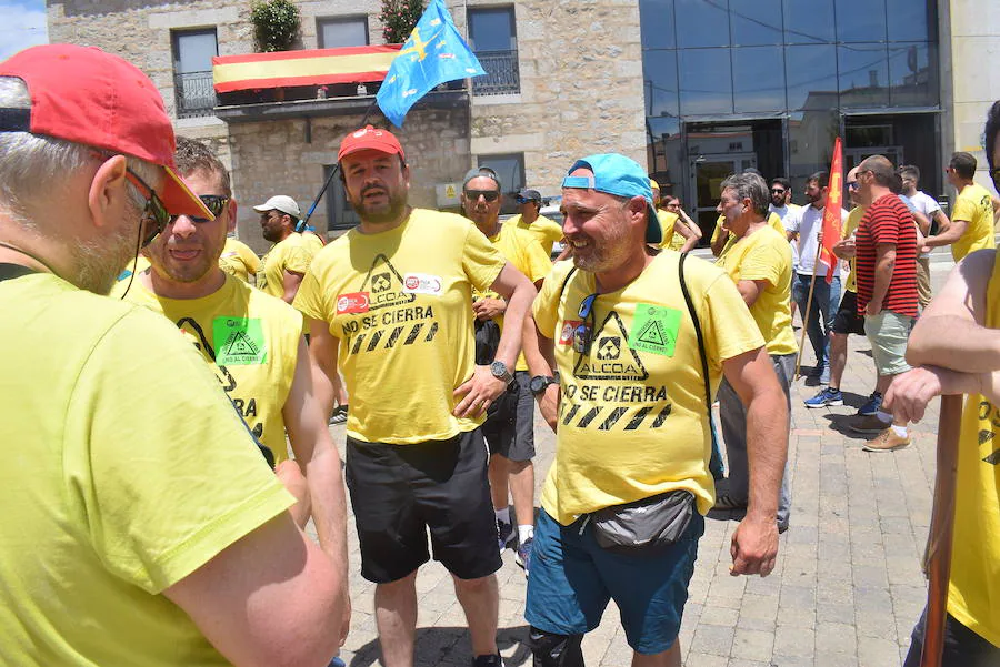 En Collado Villalba. Ahí ha terminado la 'Marcha del Aluminio' que durante once días han protagonizado trabajadores de la factoría de Alcoa en Avilés. El último acto de esta protesta será una manifestación frente al Ministerio de Industria. 