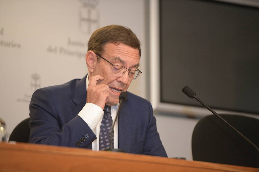 El candidato de Ciudadanos a las elecciones autonómicas ha informado de su decisión en el Parlamento asturiano: «Ha habido cambios importantes en la orientación del partido»