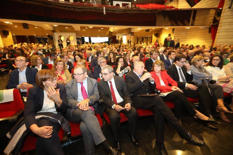 Los Premios de la Voz de Avilés distinguieron en su XVI edición al Grupo Baldajos, la atleta local Alba García, la Escuela de Artes y Oficios y a la Fundación Secretariado General Gitano. En el acto estuvieron presentes la alcaldesa de la ciudad, Mariví Monteserín, y el consejero de Infraestructuras, Benigno Fernández Fano.