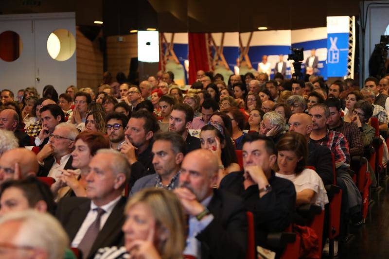 Los Premios de la Voz de Avilés distinguieron en su XVI edición al Grupo Baldajos, la atleta local Alba García, la Escuela de Artes y Oficios y a la Fundación Secretariado General Gitano. En el acto estuvieron presentes la alcaldesa de la ciudad, Mariví Monteserín, y el consejero de Infraestructuras, Benigno Fernández Fano.