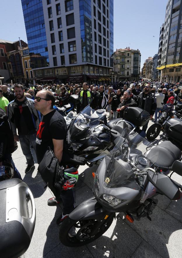 Concentración de motoristas el domingo pasado contra los guardarraíles que reunió a 600 personas según la organización. 