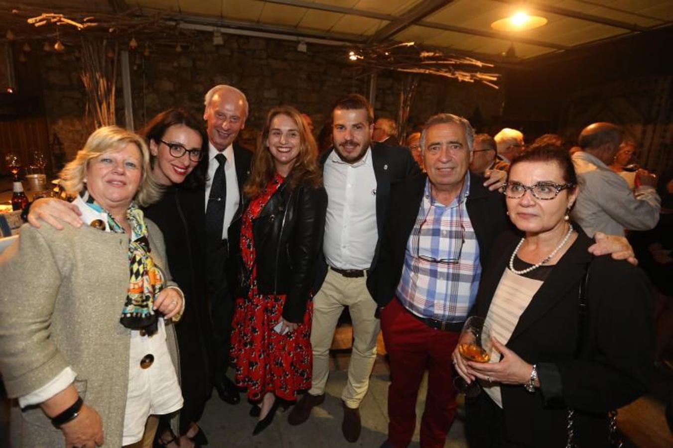 María José Hurlé, Ana Bretón, José Emilio Bretón, María Bretón, Alejandro Fernández, Amalio Fernández, y Ángeles Sánchez, del patronato de Artes y Oficios.