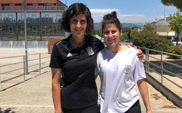 Montse Tomé y Lucía García, ayer de regreso a casa. 