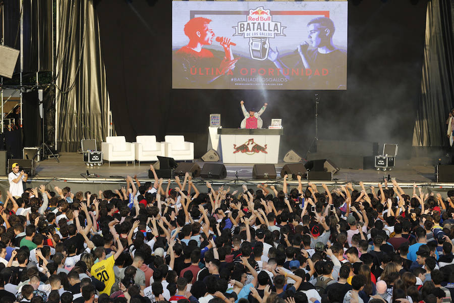 Orcos, vehículos de cine, rimas ante un auditorio enfervorizado, tatuajes, atracciones de feria, puestos de comida... El festival de ocio de Gijón abrió ayer diez días de diversión sin límites
