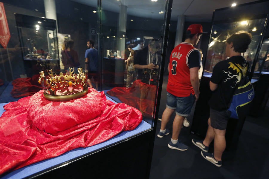 Orcos, vehículos de cine, rimas ante un auditorio enfervorizado, tatuajes, atracciones de feria, puestos de comida... El festival de ocio de Gijón abrió ayer diez días de diversión sin límites