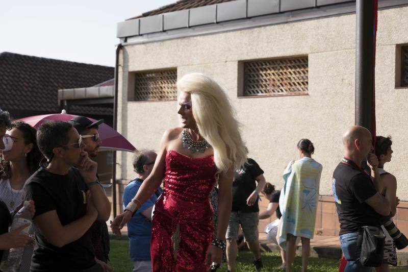 En Gijón el 'Orgullín del Norte' daba el pistoletazo de salida con el desfile gijonés que arrancó a las 17 horas del paseo de Begoña bajo el lema 'Ley integral trans ya'.