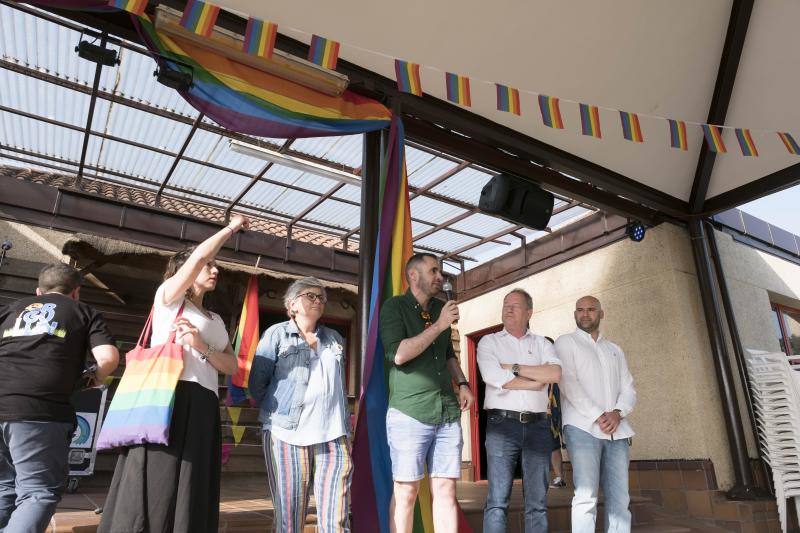 En Gijón el 'Orgullín del Norte' daba el pistoletazo de salida con el desfile gijonés que arrancó a las 17 horas del paseo de Begoña bajo el lema 'Ley integral trans ya'.