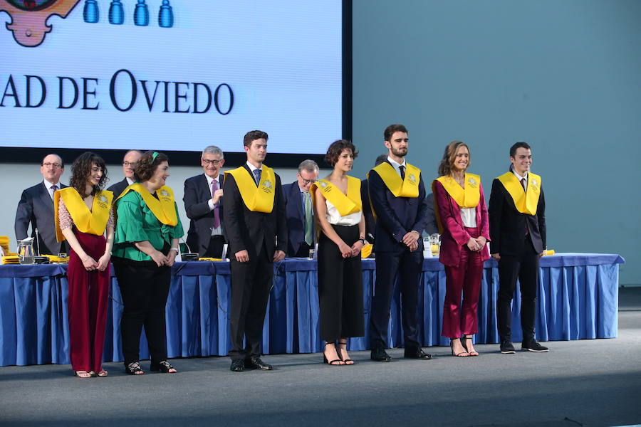 Al acto, celebrado en el Palacio de Congresos de la capital del Principado ha acudido el consejero de Sanidad Francisco del Busto. 
