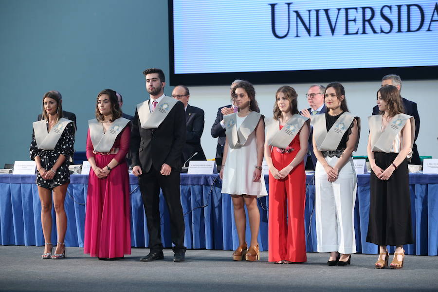Al acto, celebrado en el Palacio de Congresos de la capital del Principado ha acudido el consejero de Sanidad Francisco del Busto. 