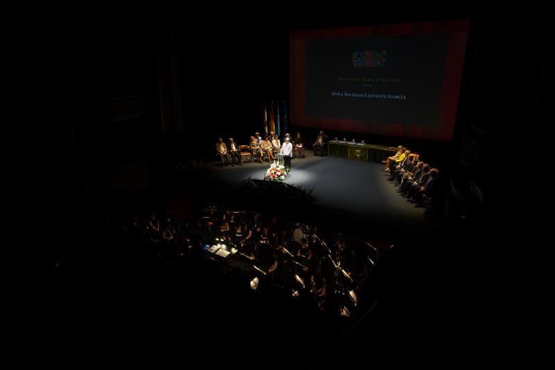 Los galardonados posan en el Teatro Jovellanos de Gijón. 