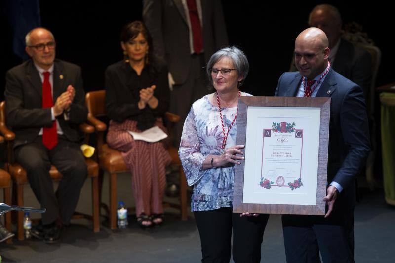 Los galardonados posan en el Teatro Jovellanos de Gijón. 