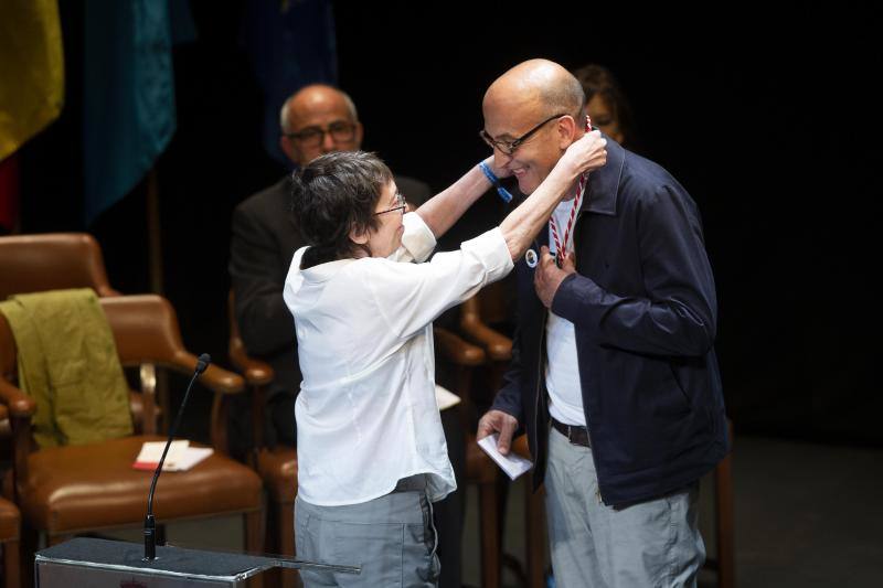 Los galardonados posan en el Teatro Jovellanos de Gijón. 
