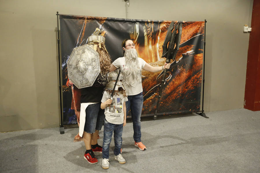 'El Señor de los Anillos' | Varios visitantes disfrazados.Todo es posible en la Tierra Media.