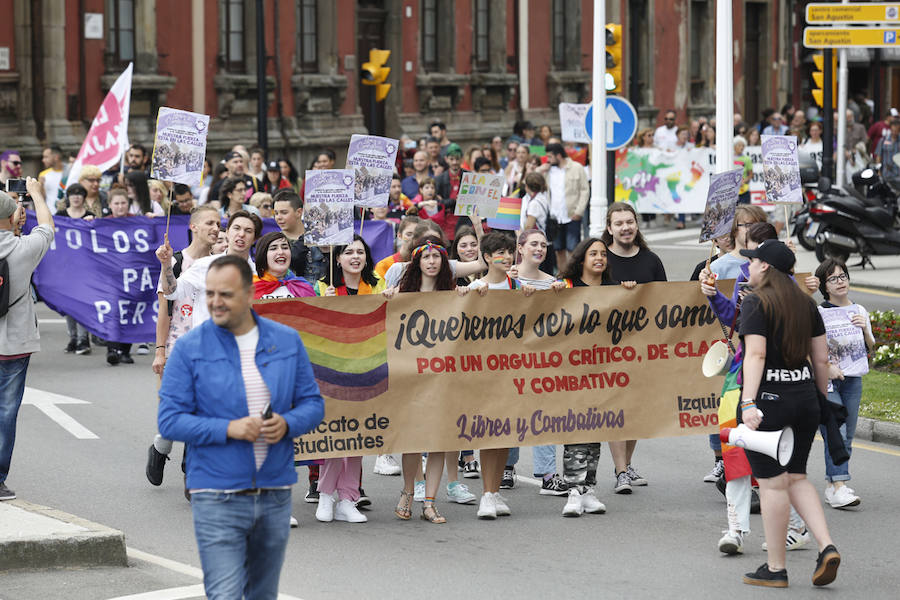 La ciudad acogió este sábado un multitudinario y colorido desfile en defensa de los derechos del colectivo LGTB