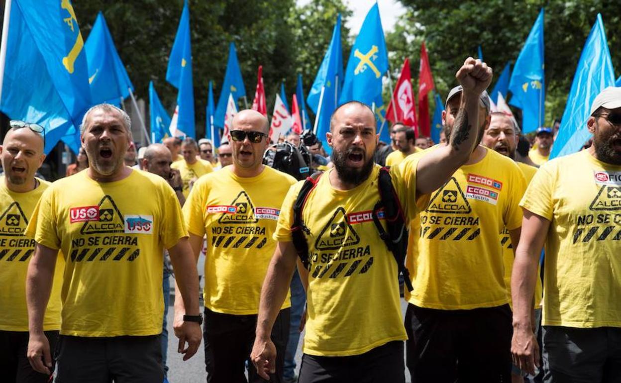 Trabajadores de Alcoa, en la manifestación de Madrid. 