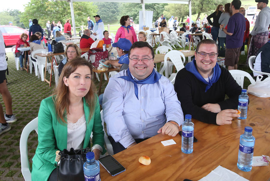 Multitudinaria misa en El Naranco, Oviedo. 
