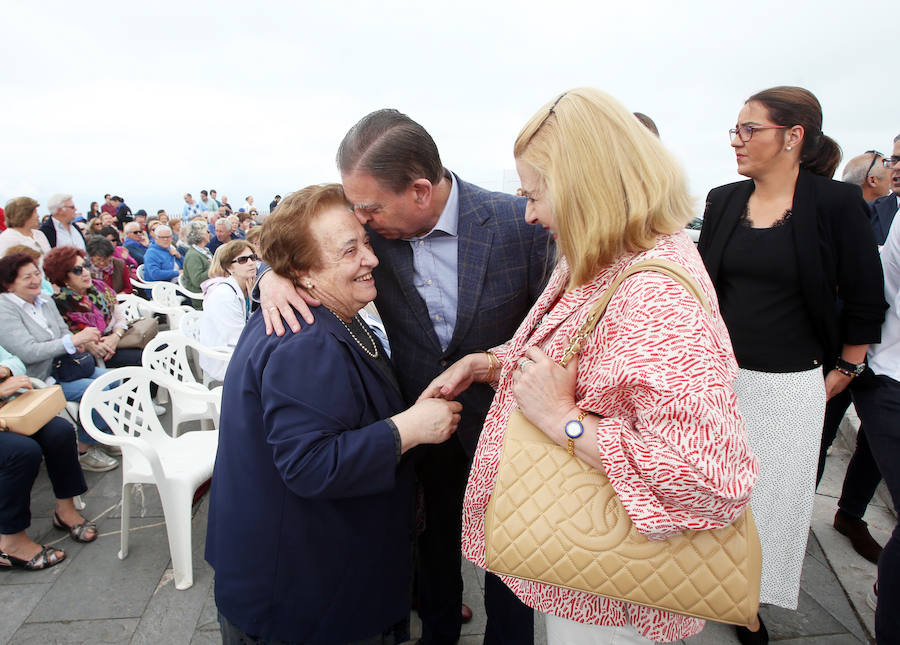 Multitudinaria misa en El Naranco, Oviedo. 