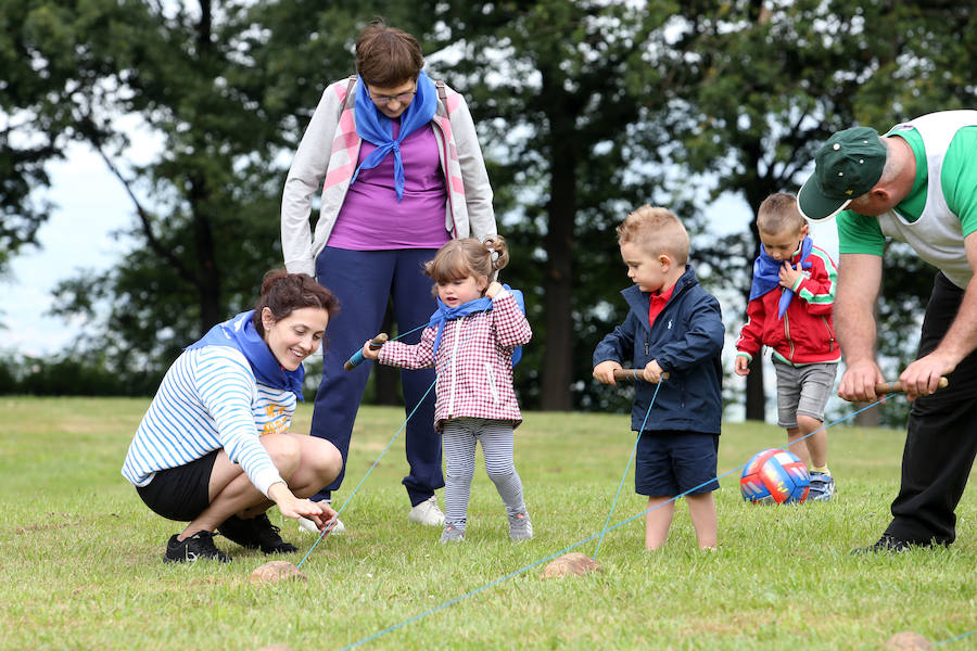 Multitudinaria misa en El Naranco, Oviedo. 
