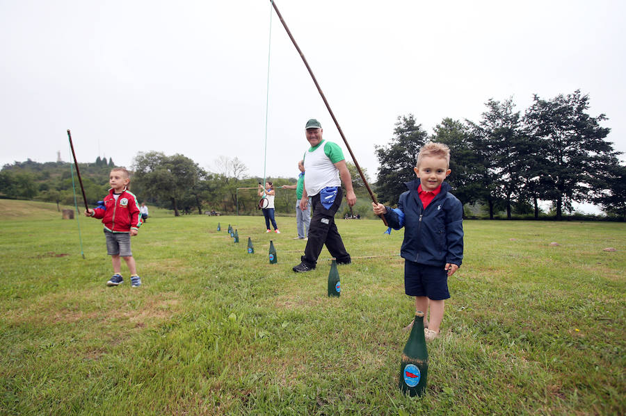 Multitudinaria misa en El Naranco, Oviedo. 