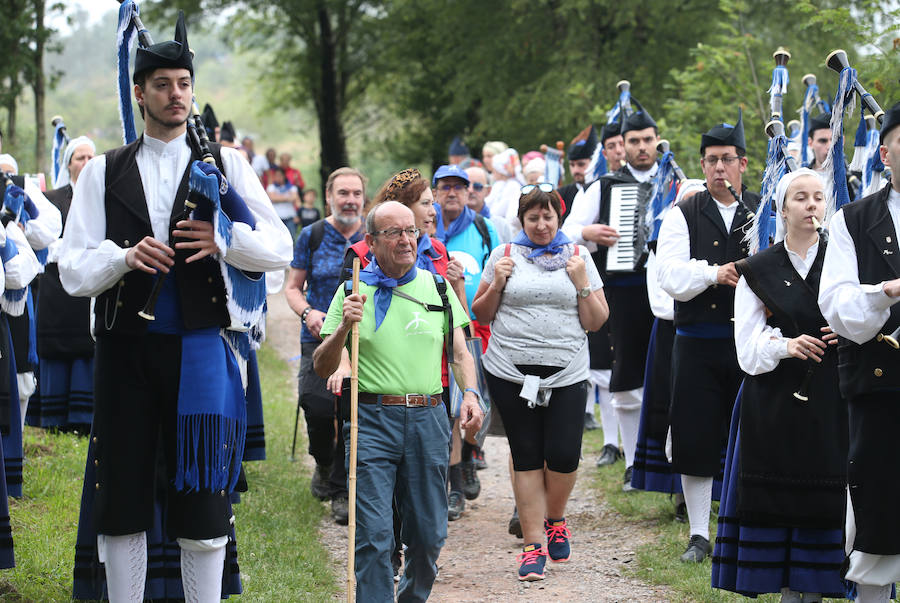 Multitudinaria misa en El Naranco, Oviedo. 