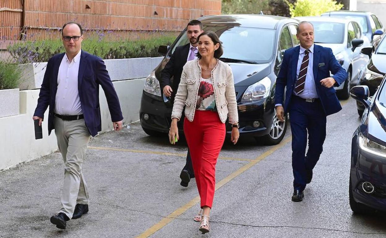 La ministra Reyes Maroto a su llegada a la reunión.