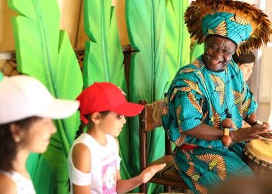 Imagen secundaria 1 - Simba se corona en París