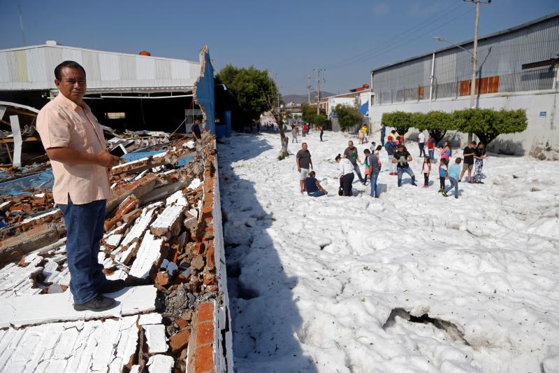 Más de 200 casas afectadas y decenas de coches sepultados. Son las consecuencias más visibles de la increíble granizada que afectó este domingo a la ciudad mexicana de Guadalajara, donde se registraron acumulaciones de hasta metro y medio.