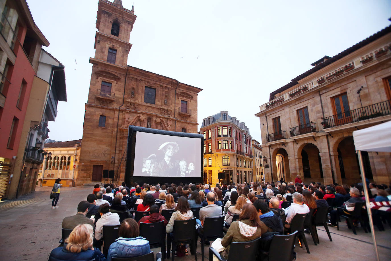 Hasta el 28 de agosto se proyectará veinte películas. Este martes arrancó el ciclo con 'Vacaciones en Roma' 