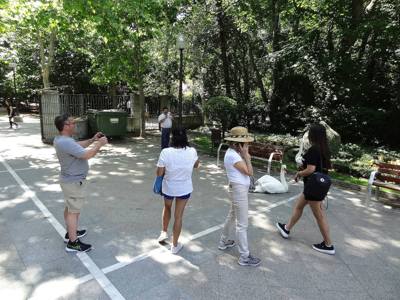 7. Los parques de Valladolid son conocidos por su encanto, entre los que se encuentran el de Campo Grande (92.263 m²), también conocido como el Central Park de Pucela. Sin embargo, lo más grandes son El Parque forestal Cerro de las Contiendas, seguido por el Parque del Mediodía y el Paraje del Caño Hondo, según el ranking de Holidu.