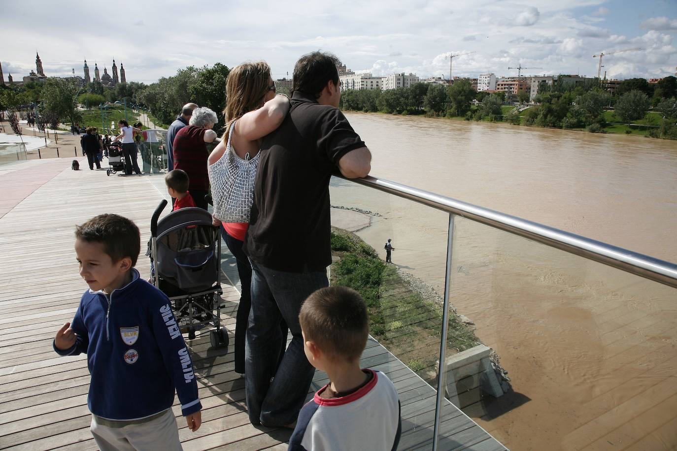 10. En los últimos años Zaragoza ha multiplicado las zonas verdes. Los principales parques son el del Agua Luis Buñuel (1.209.242 m²), el Parque Lineal de Plaza (712.938 m²) y el Parque Grande José Antonio Labordeta (437.973 m²), según el ranking de Holidu.