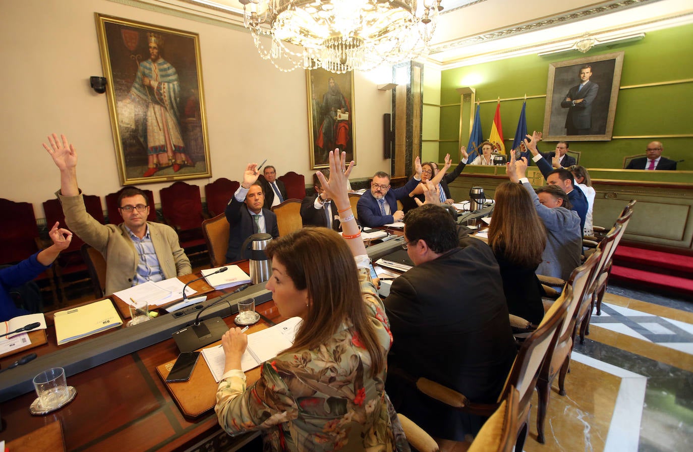 Fotos: Primer pleno del Ayuntamiento de Oviedo