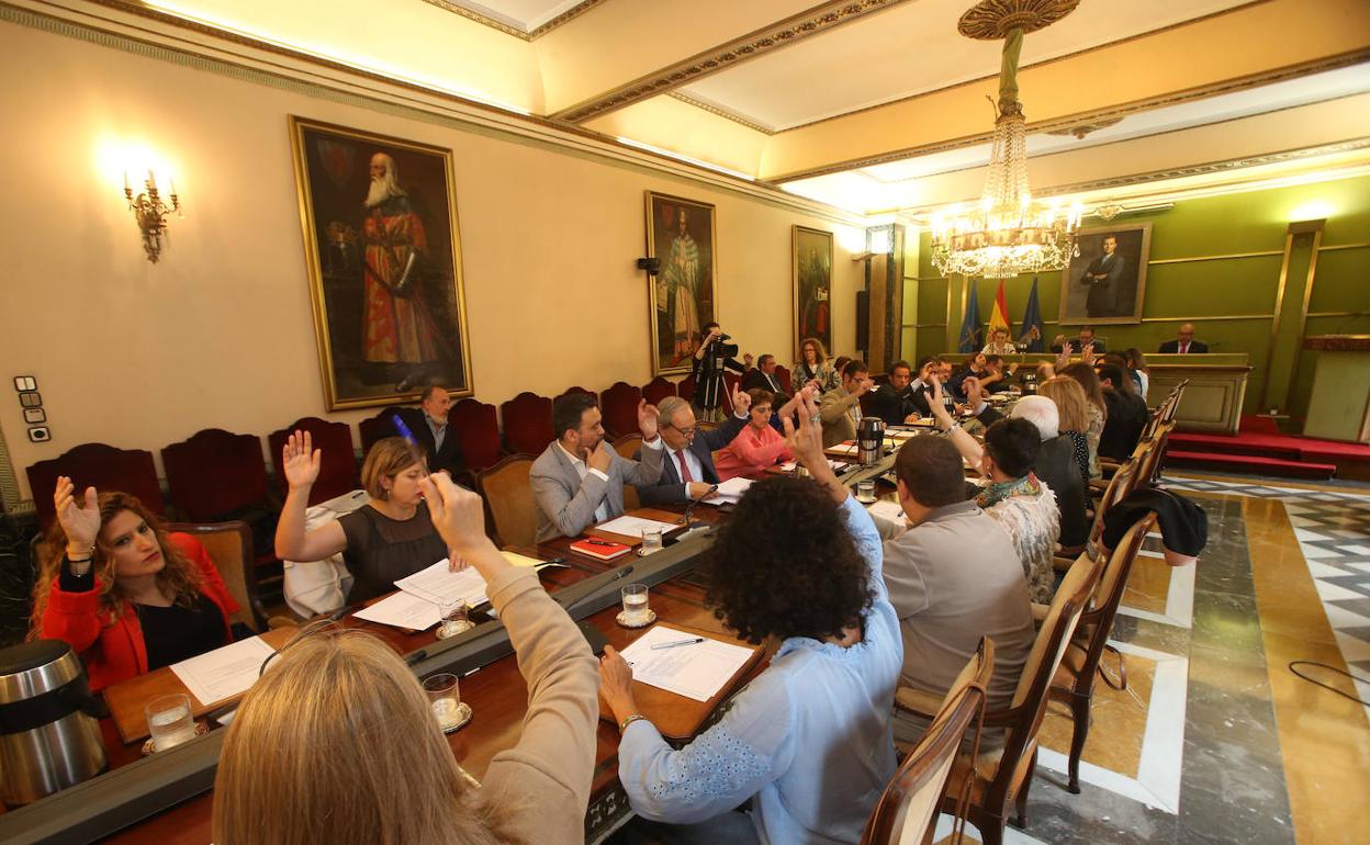 Pleno del Ayuntamiento de Oviedo, esta mañana.