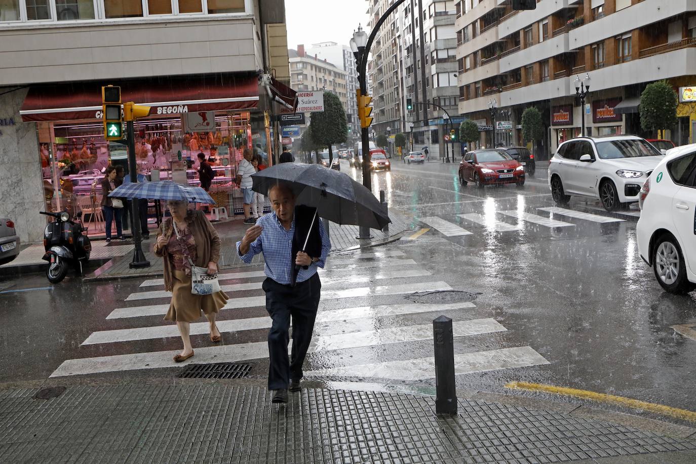 El tiempo no entiende de meses ni estaciones y, en pleno verano, ha descargado granizo sobre la capital del Principado de Asturias 