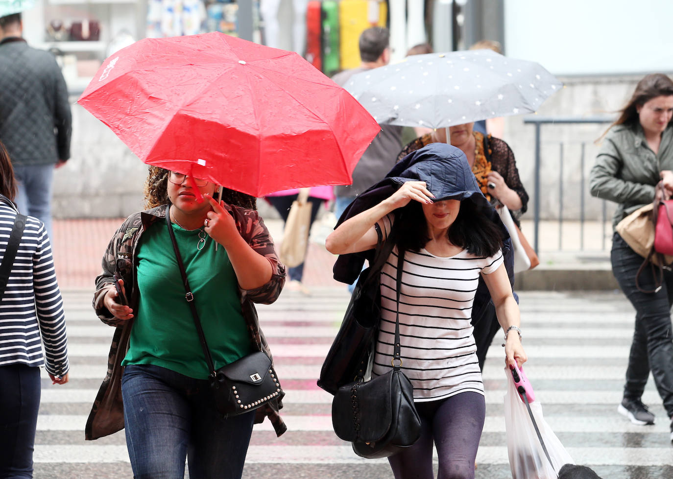 Momento de la granizada caída en Oviedo el 3 de julio