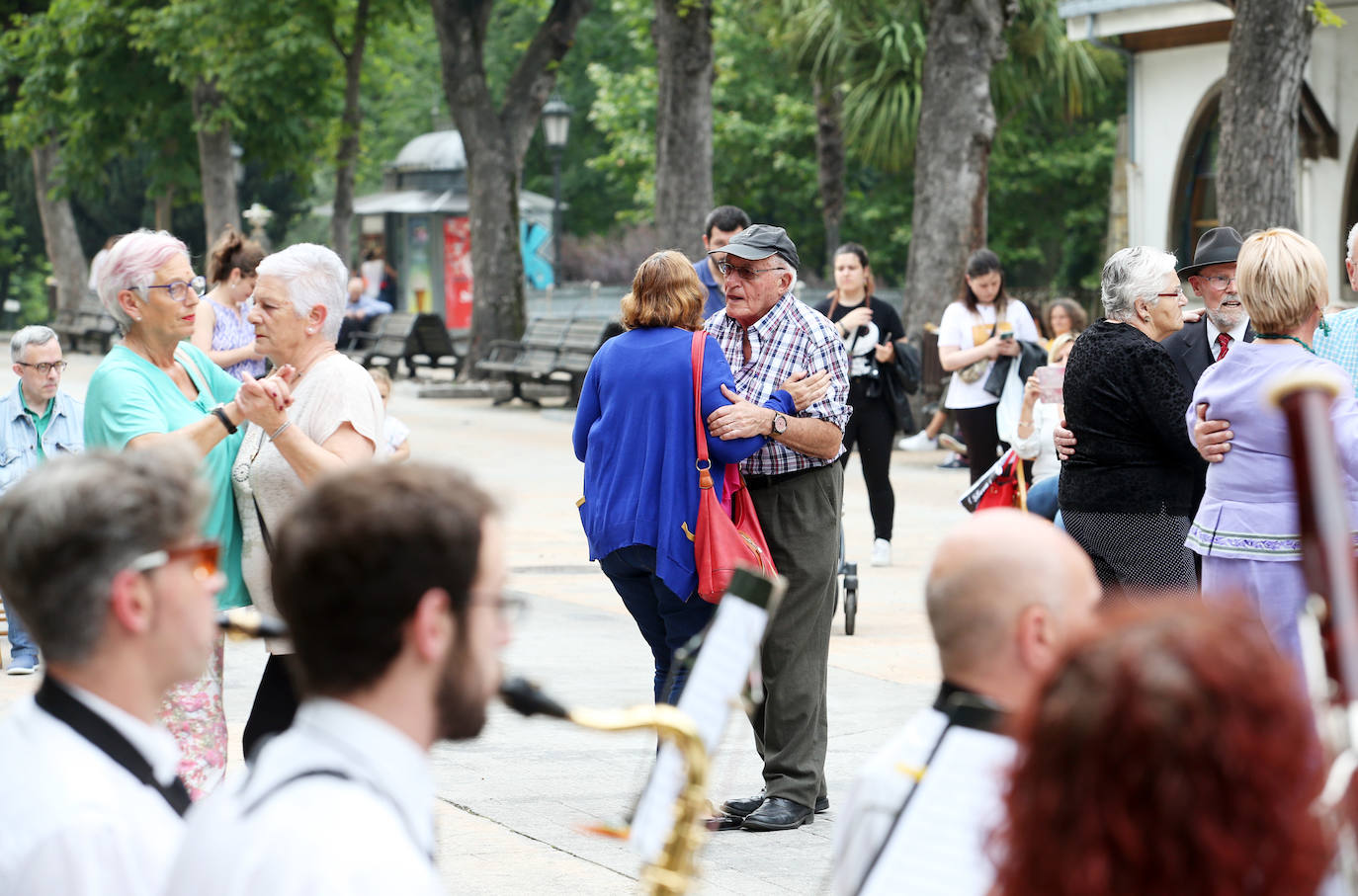 Fotos: Los bailes del Bombé con la Banda de Música Ciudad de Oviedo