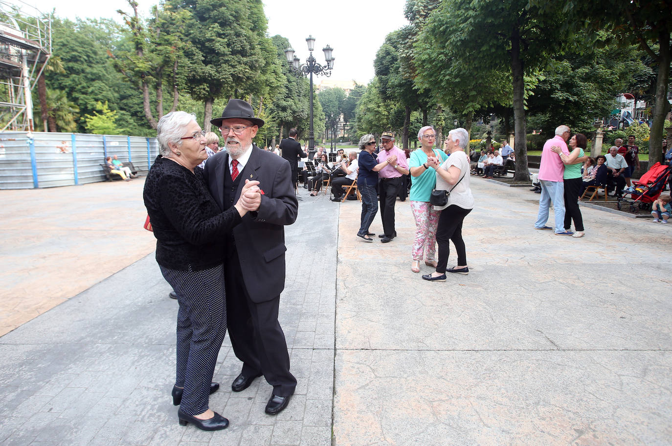 Fotos: Los bailes del Bombé con la Banda de Música Ciudad de Oviedo
