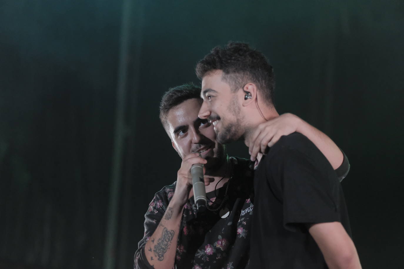 Beret conectó con los más jóvenes en Gijón. El rapero sevillano repasó sus canciones más conocidas en Metrópoli ante miles de chavales.