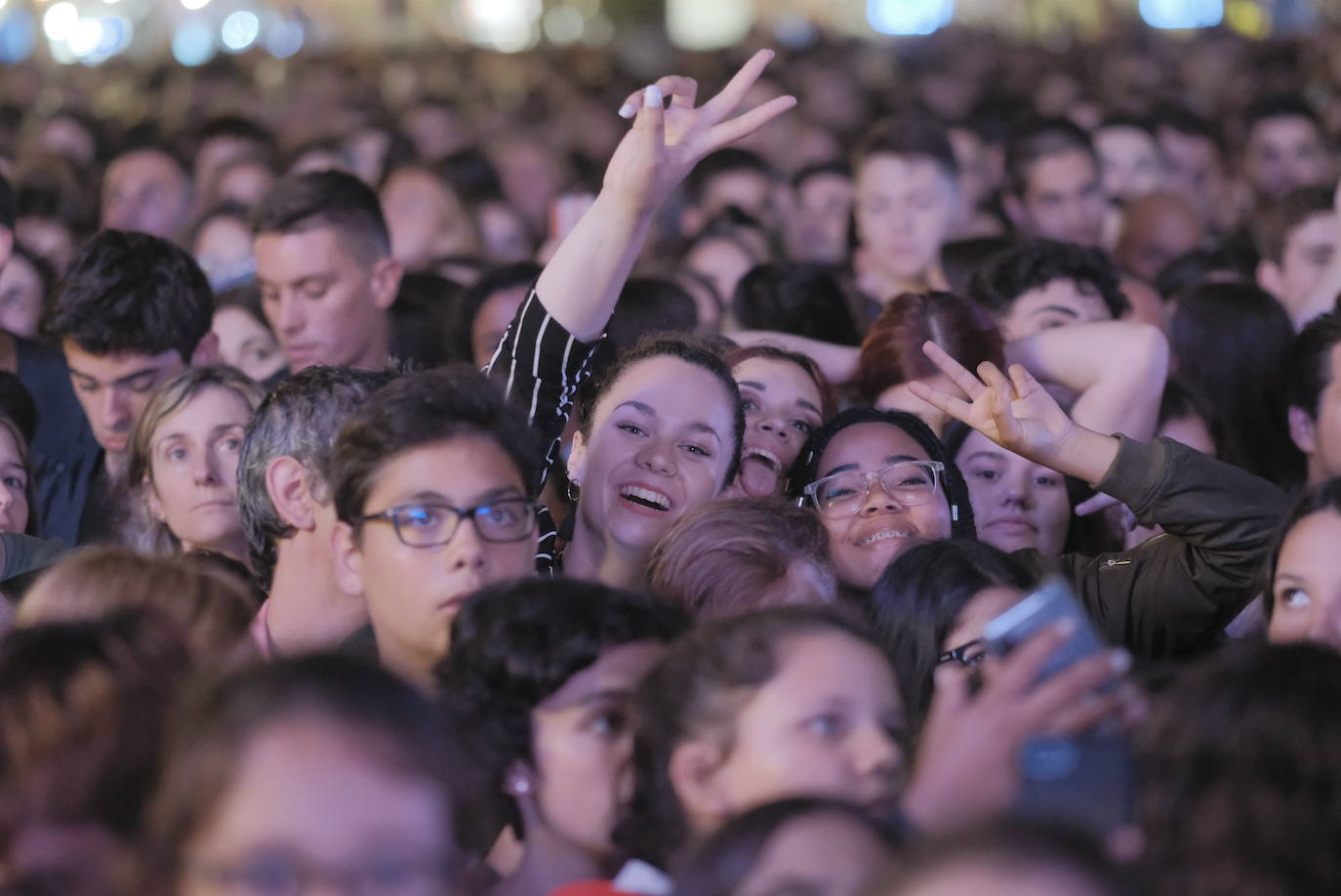 Beret conectó con los más jóvenes en Gijón. El rapero sevillano repasó sus canciones más conocidas en Metrópoli ante miles de chavales.