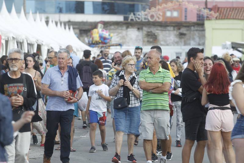 La llegada del tren negro dio inicio a la XXXII edición de la Semana Negra de Gijón, que a lo largo de nueve días contará con la participación de más de 150 autores de diversos géneros literarios y de distintos países europeos y latinoamericanos.