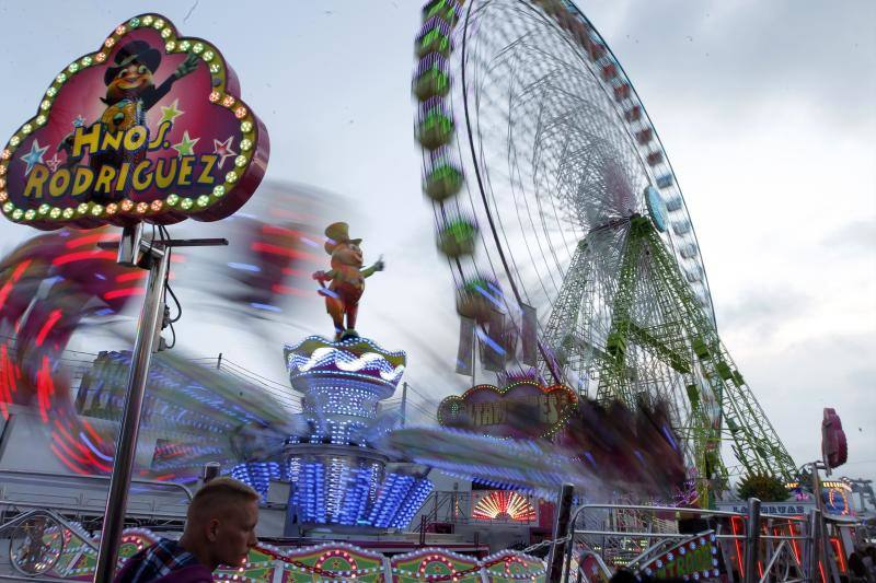 La llegada del tren negro dio inicio a la XXXII edición de la Semana Negra de Gijón, que a lo largo de nueve días contará con la participación de más de 150 autores de diversos géneros literarios y de distintos países europeos y latinoamericanos.
