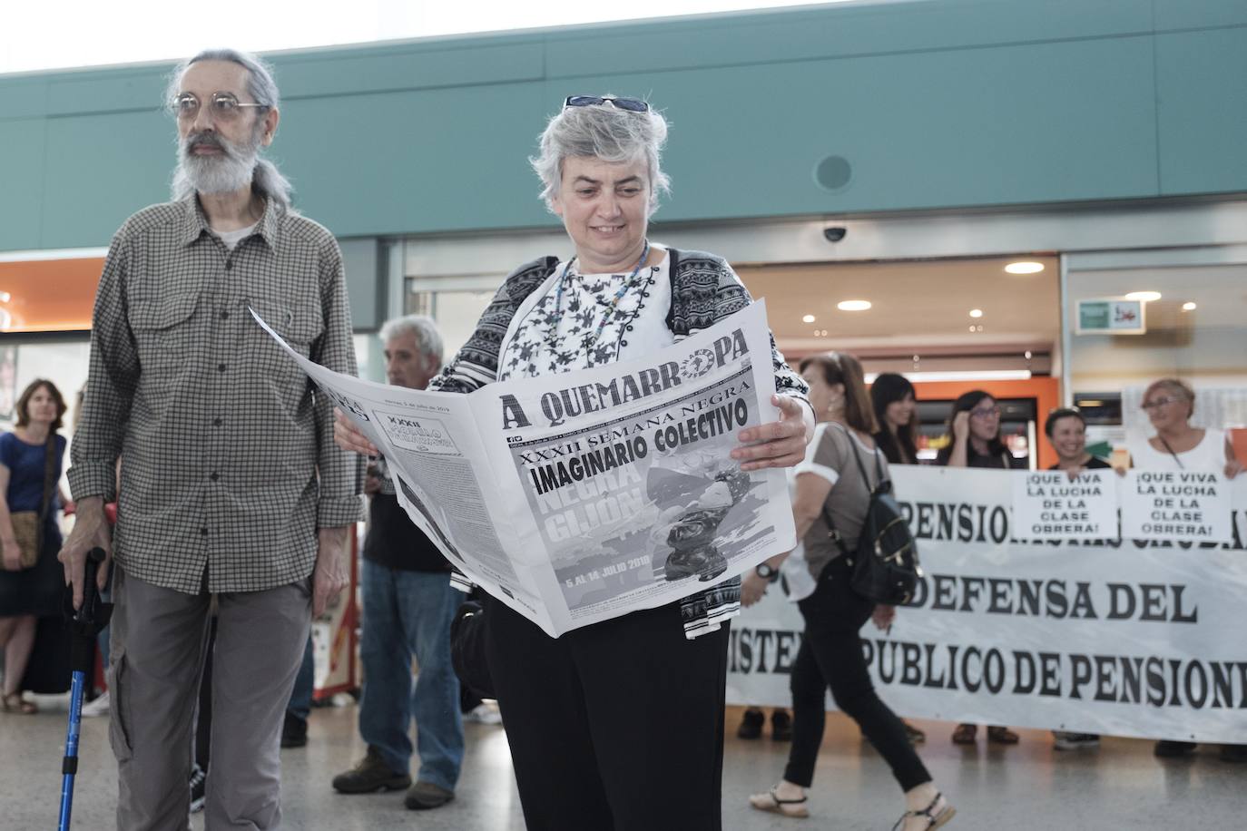 La llegada del tren negro dio inicio a la XXXII edición de la Semana Negra de Gijón, que a lo largo de nueve días contará con la participación de más de 150 autores de diversos géneros literarios y de distintos países europeos y latinoamericanos.