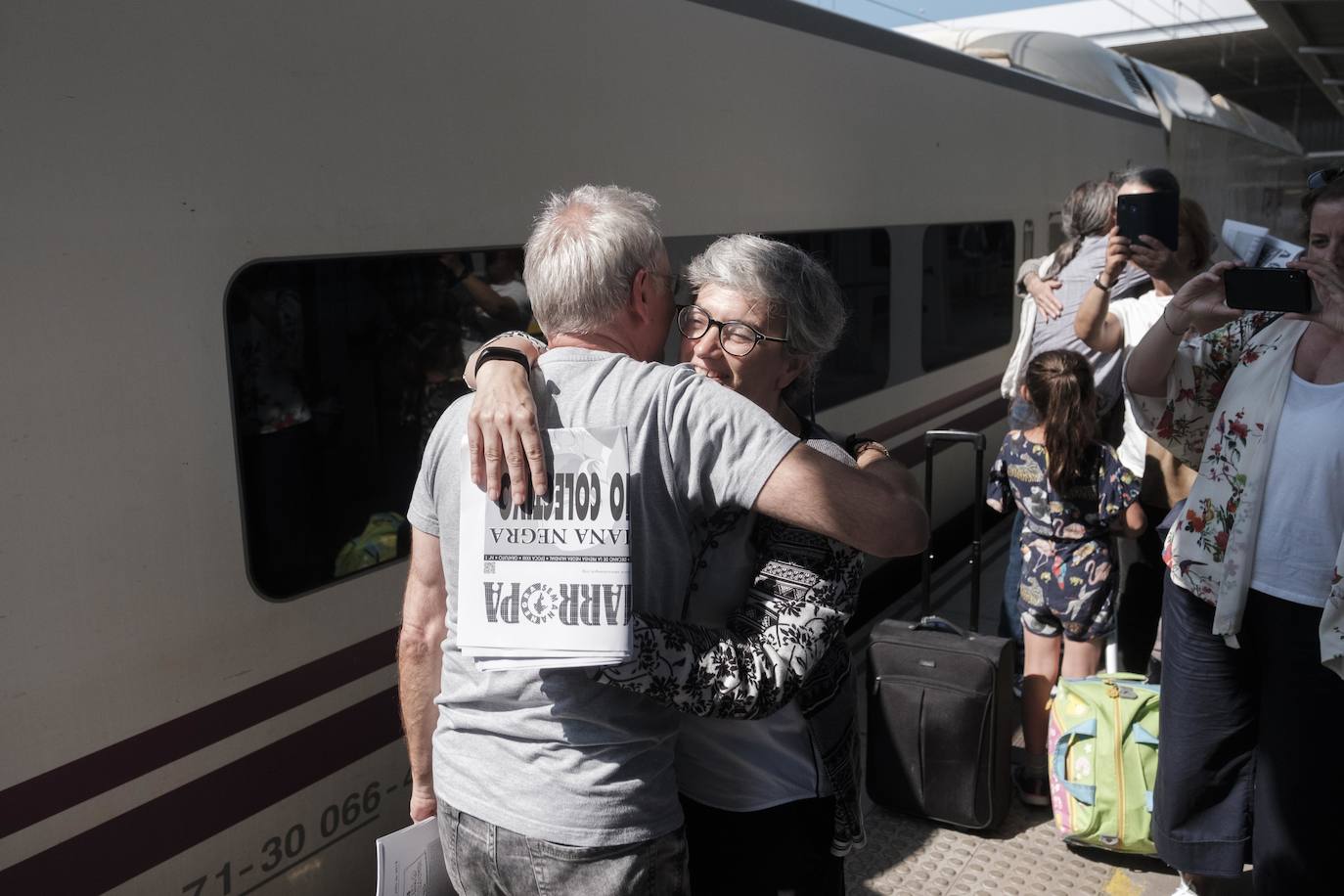 La llegada del tren negro dio inicio a la XXXII edición de la Semana Negra de Gijón, que a lo largo de nueve días contará con la participación de más de 150 autores de diversos géneros literarios y de distintos países europeos y latinoamericanos.