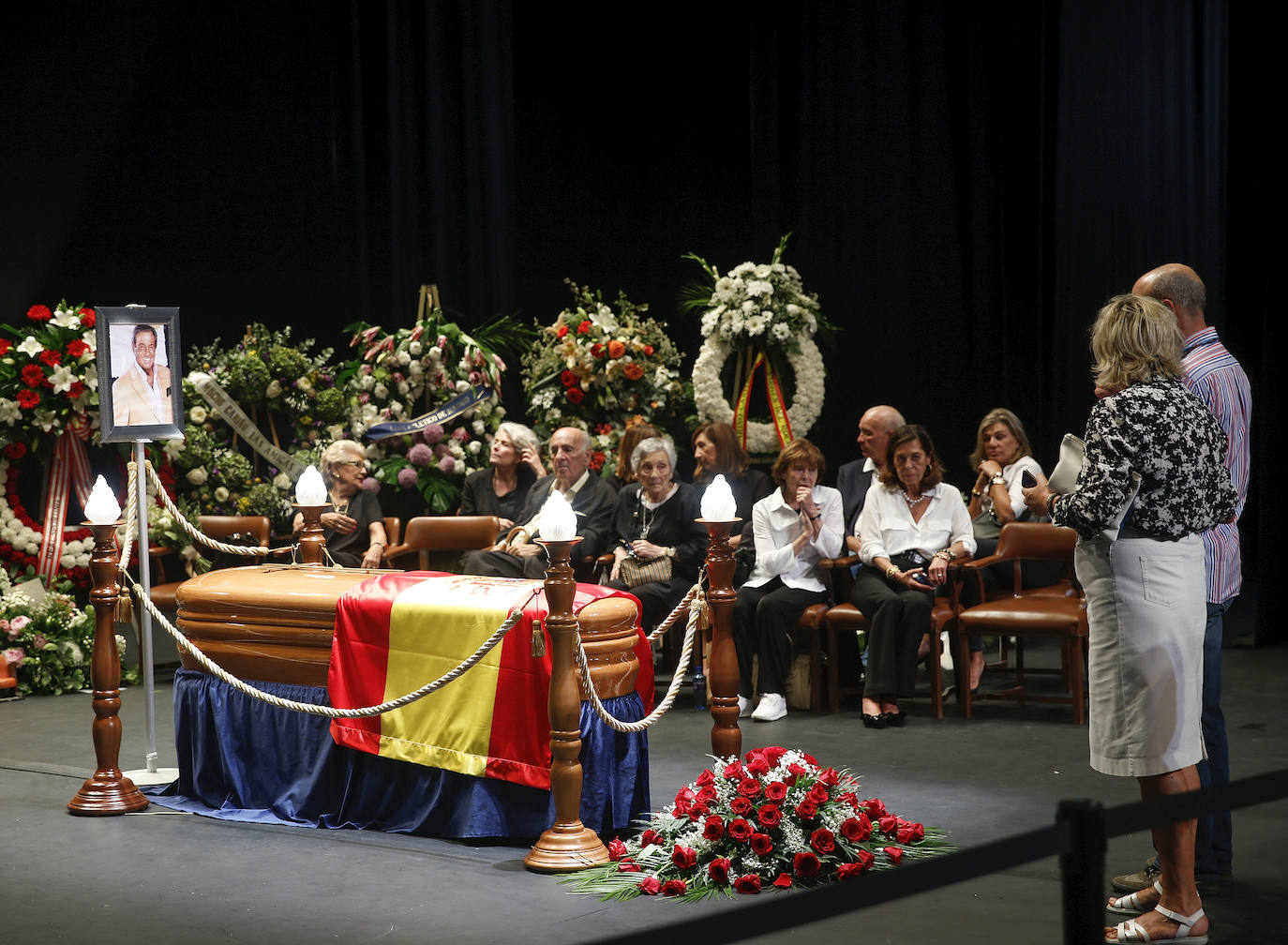 Último adiós al actor y empresario teatral en el Jovellanos