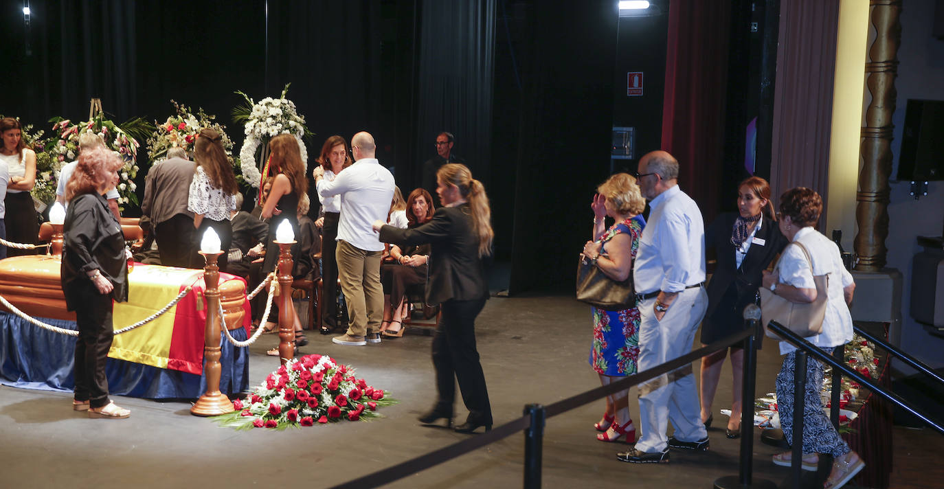 Último adiós al actor y empresario teatral en el Jovellanos