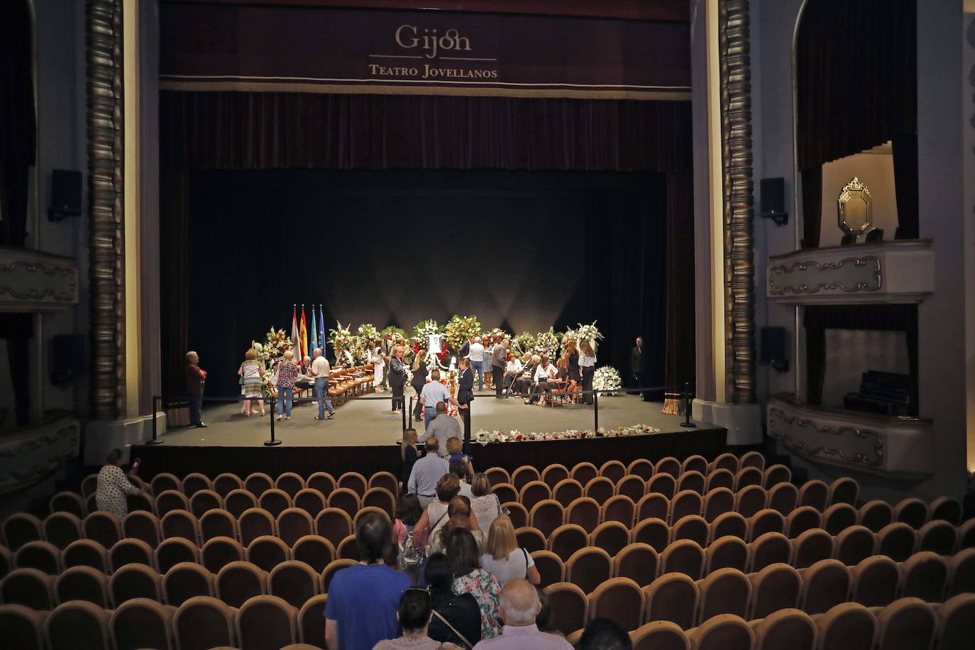 Último adiós al actor y empresario teatral en el Jovellanos