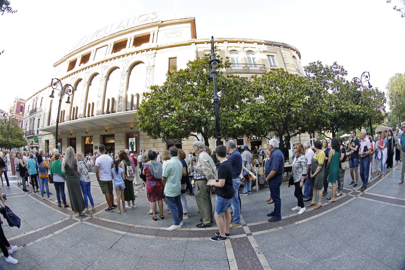 Último adiós al actor y empresario teatral en el Jovellanos