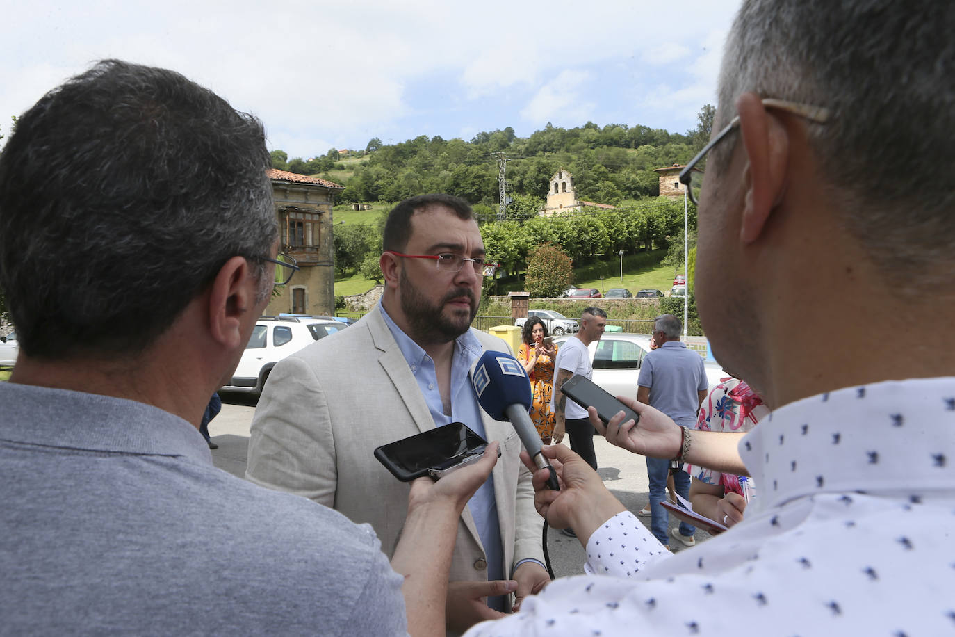 Martinporra acoge la XXIII Fiesta de la Oficialidá de la Llingua Asturiana, una fiesta con la que cada año Bimenes celebra la declaración de oficialidad del asturiano