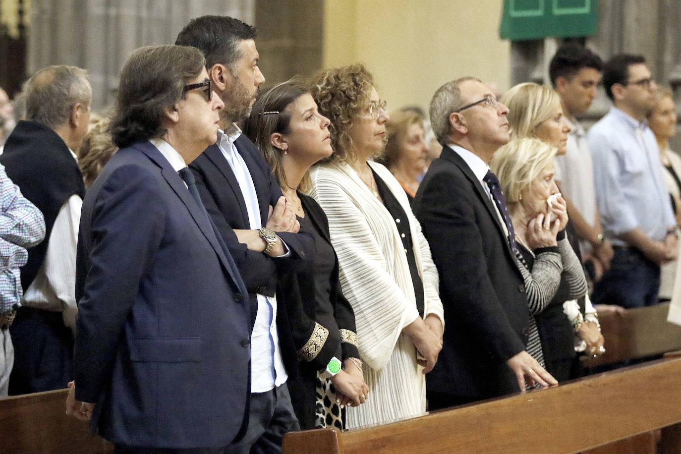 La parroquia de San Lorenzo acogió el funeral por el histórico presidente del Ateneo Jovellanos